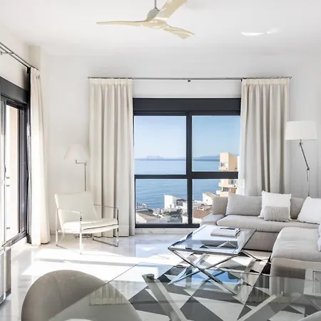 Stunning Beachfront Penthouse Lägenhet