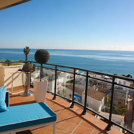 Stunning Beachfront Penthouse アパート